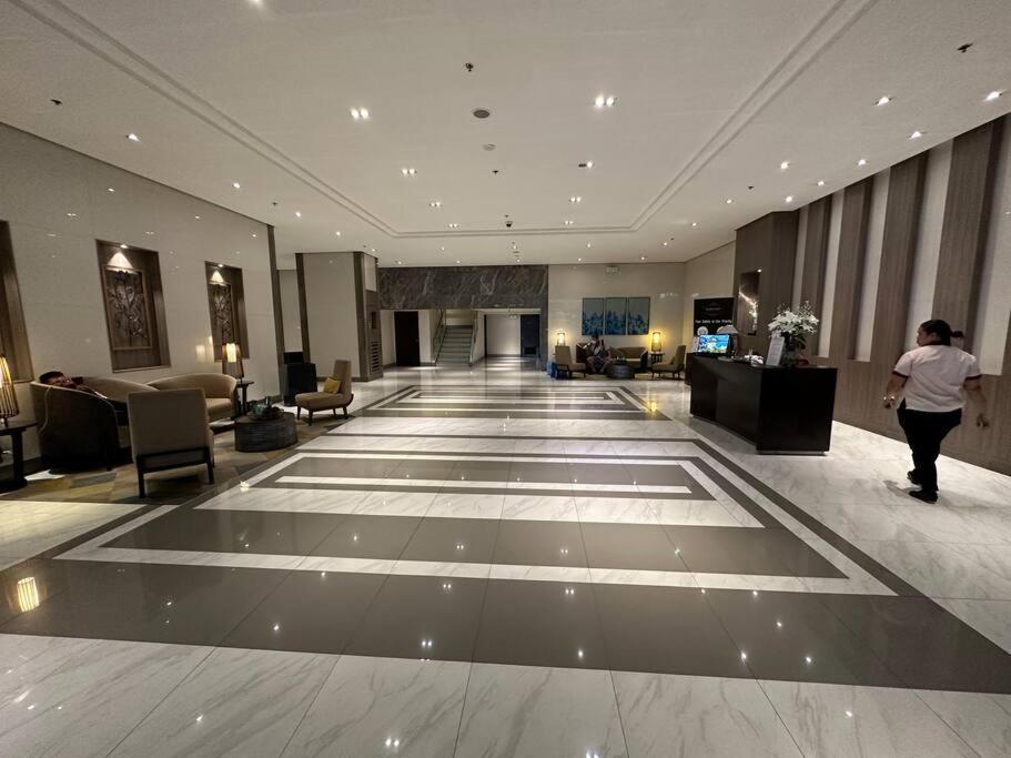 Airport Naia Terminal 3 Insane Interior Apartman Manila Kültér fotó