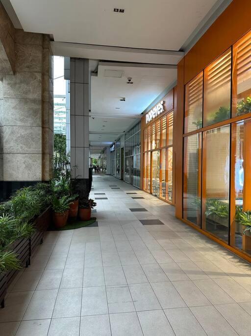 Airport Naia Terminal 3 Insane Interior Apartman Manila Kültér fotó